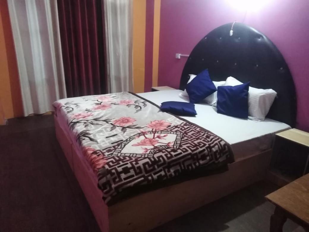 Hotel Antarctica &Pine N Dine Blues Cafe Манали Экстерьер фото